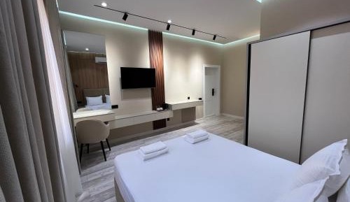 Superior King Suite