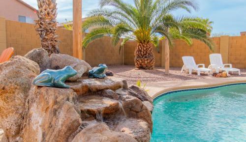 Four-Bedroom House with Pool