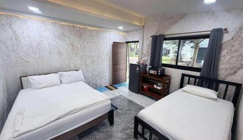 Double Room with Balcony (3 Adults)