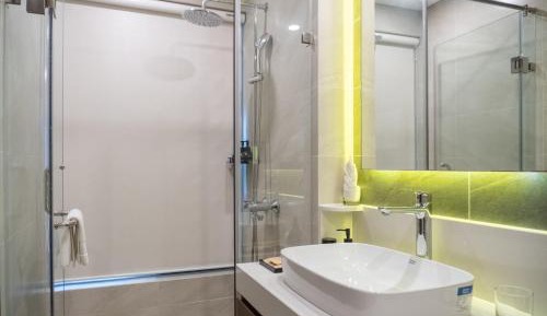 Deluxe Room (1 adult + 1 child)