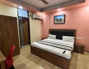 Deluxe Double Room (2 Adults + 1 Child)