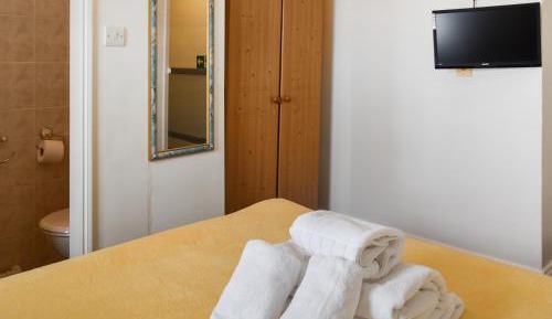 Twelve-Bedroom Holiday Home