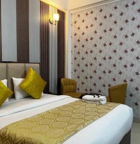 Deluxe Double Room (2 Adults + 1 Child)