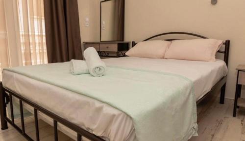 Deluxe Double Room (2 Adults + 1 Child)