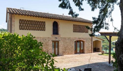 Three-Bedroom Holiday Home 