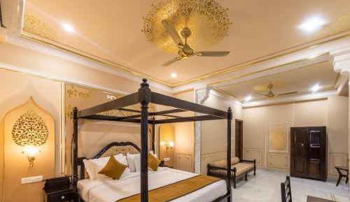 Suite with Pool View