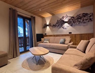Two-Bedroom Apartment with Mountain View