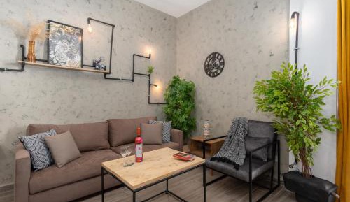 One-Bedroom Apartment with City View