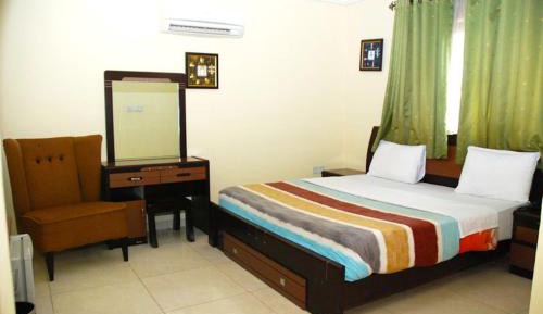 Deluxe Double Room (2 Adults + 1 Child)