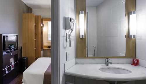 Apartment with Two Single Beds