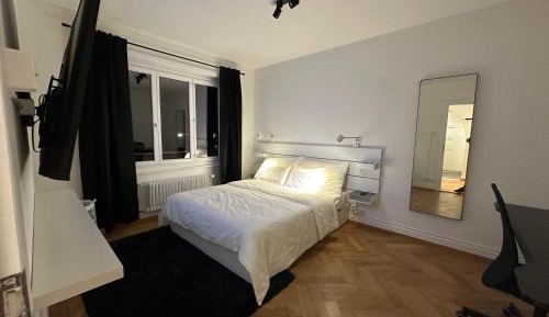 One-Bedroom Apartment with Balcony