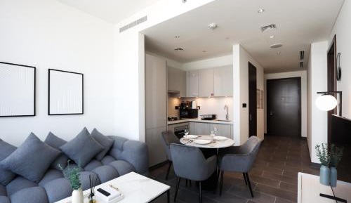 One-Bedroom Apartment with City View