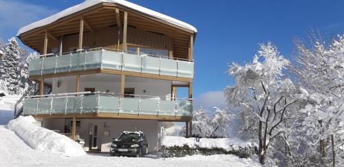 Apartment with Mountain View