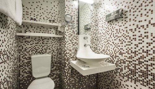 Privilege Double Room with extra Bed 