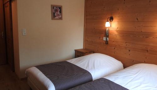 Twin Room with Street View