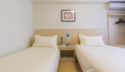 Standard Twin Room B
