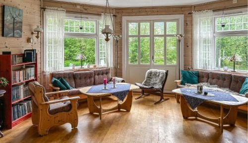 Eight-Bedroom Holiday Home