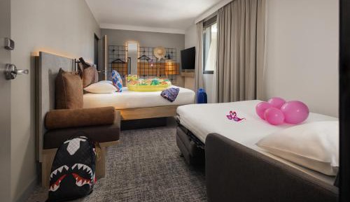 Moxy Family Queen Room with Sofa Bed