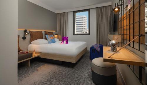 Moxy Queen Room