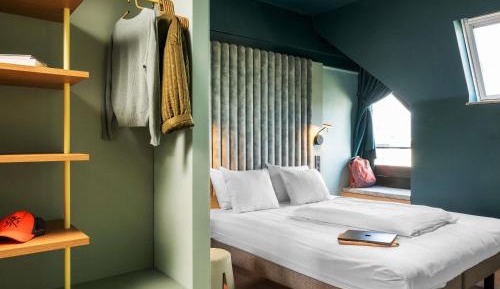 Family Room with Double Bed and Bunk Bed