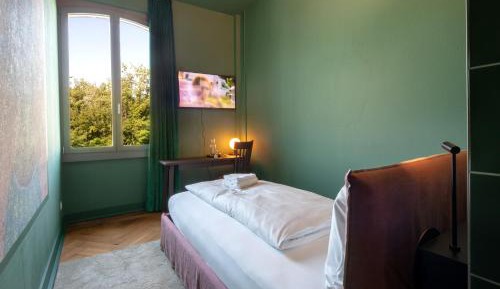 Single Room with Shared Bathroom