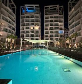 Queen Suite with Pool View
