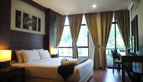 One-Bedroom Apartment with Balcony