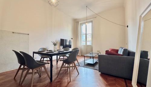 Two-Bedroom Deluxe Apartment with Balcony