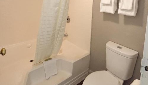 Queen Room with Two Queen Beds - Disability Access - Roll In Shower