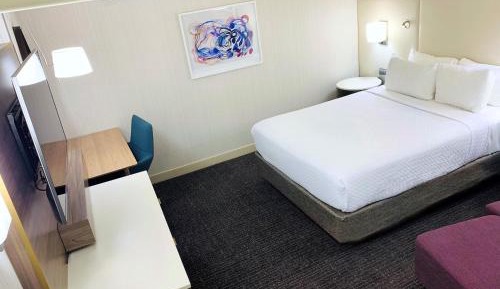 Deluxe Queen Room