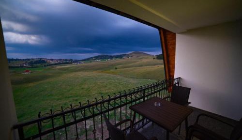 Three-Bedroom Apartment with Balcony