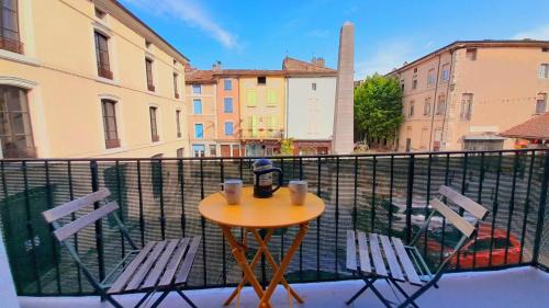 Three-Bedroom Apartment with Balcony