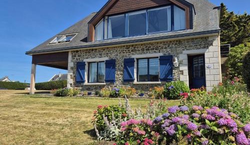 Three-Bedroom Holiday Home 