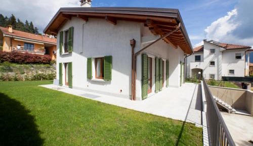 Apartment mit Balkon