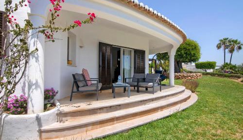 Villa with Garden View