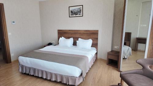 Deluxe King Suite
