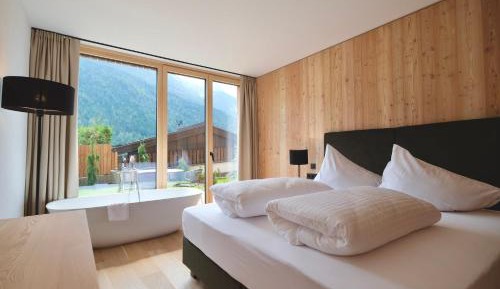 One-Bedroom Apartment with Garden