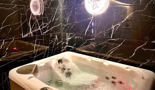 King Room with Spa Bath