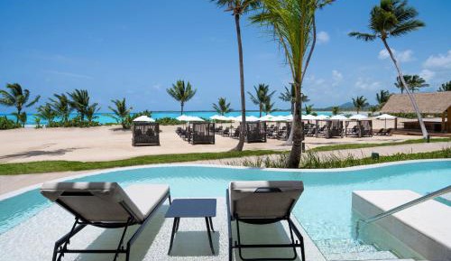 Preferred Club Jr Suite Ocean Front Swimout King Bed