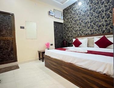 Deluxe Double Room (2 Adults + 1 Child)