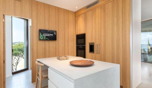 Two-Bedroom Apartment with Terrace and Sea View