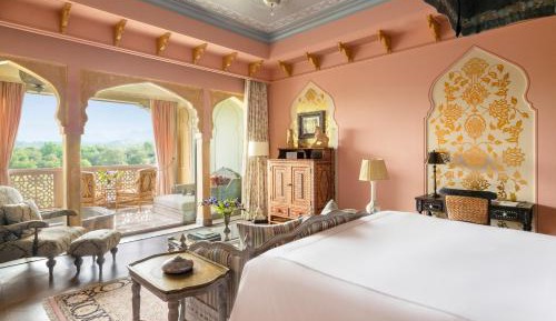Raffles Suite with Plunge Pool : Book a B&B rate and enjoy a set dinner for two / Stay 2 nights and get a 60-min spa therapy for one guest, once per stay.