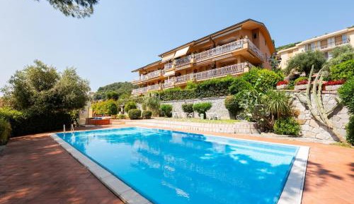 One-Bedroom Apartment with Terrace