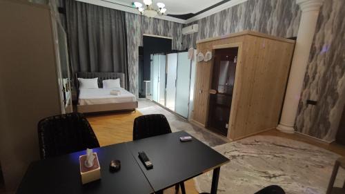 Deluxe Suite with Spa Bath