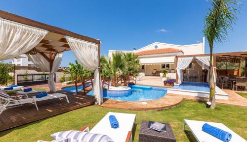 Eva Four-Bedroom Villa with Private Pool