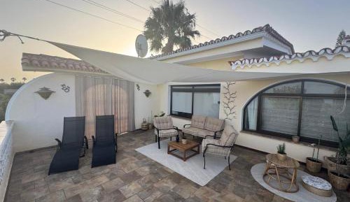 Deluxe One-Bedroom Apartment with Ocean View