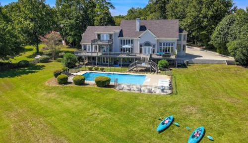 Seven-Bedroom House