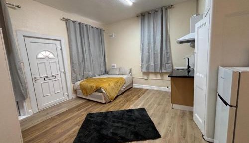 Deluxe Studio