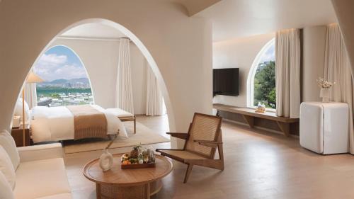 Queen Room with Garden View