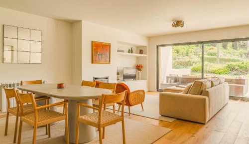 Three-Bedroom Deluxe Apartment